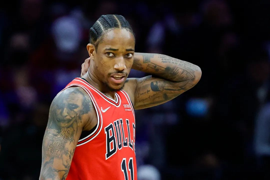 猛龙鏖战勇士，德罗赞点燃赛场