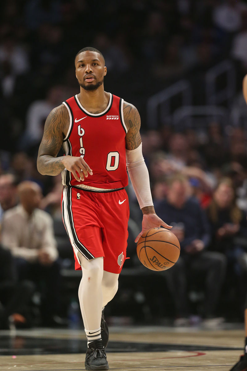 雄鹿逆转鹈鹕，利拉德带队取胜