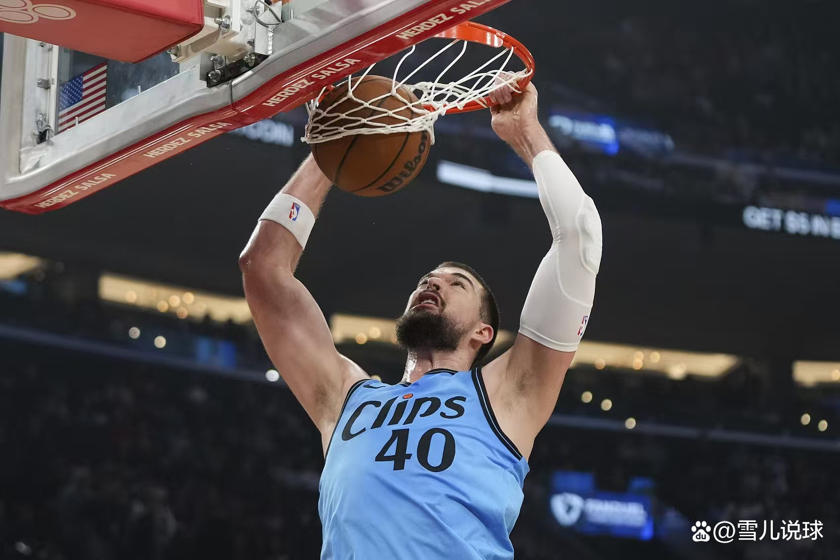 雄鹿逆转鹈鹕，利拉德带队取胜