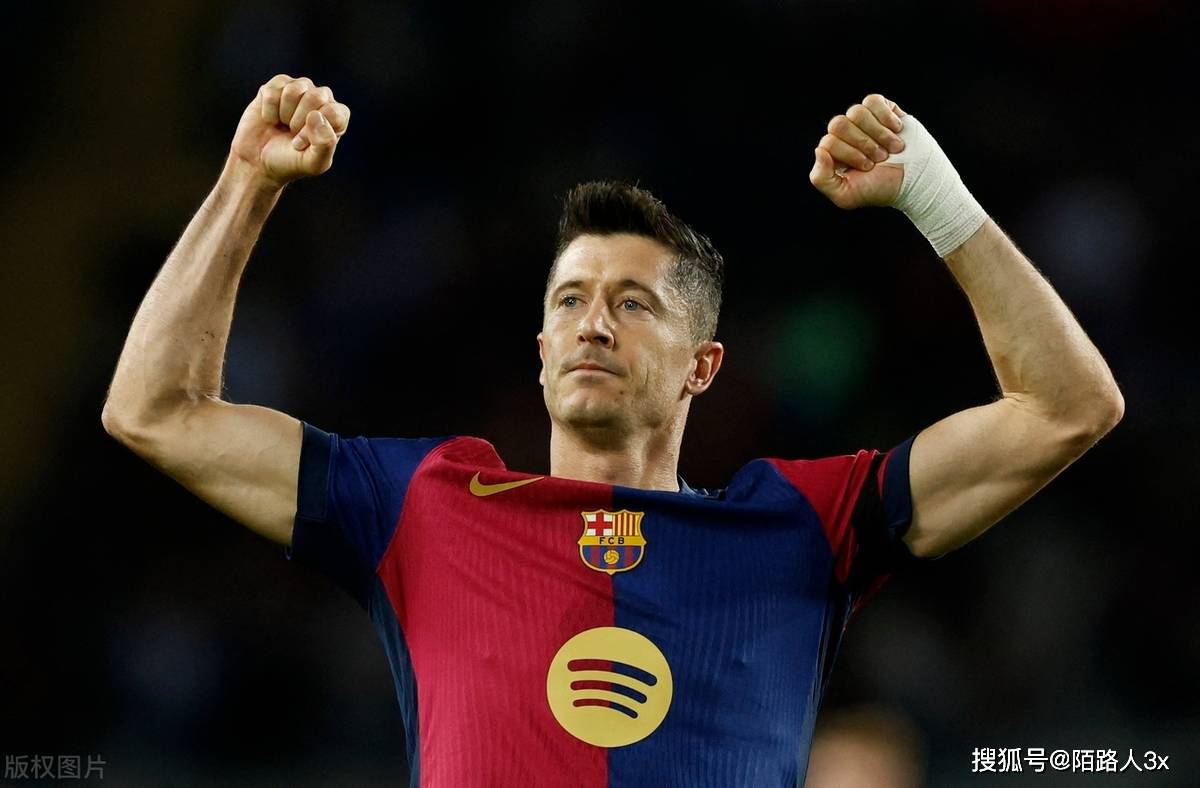 曼联轻取比利时，莱万状态火热