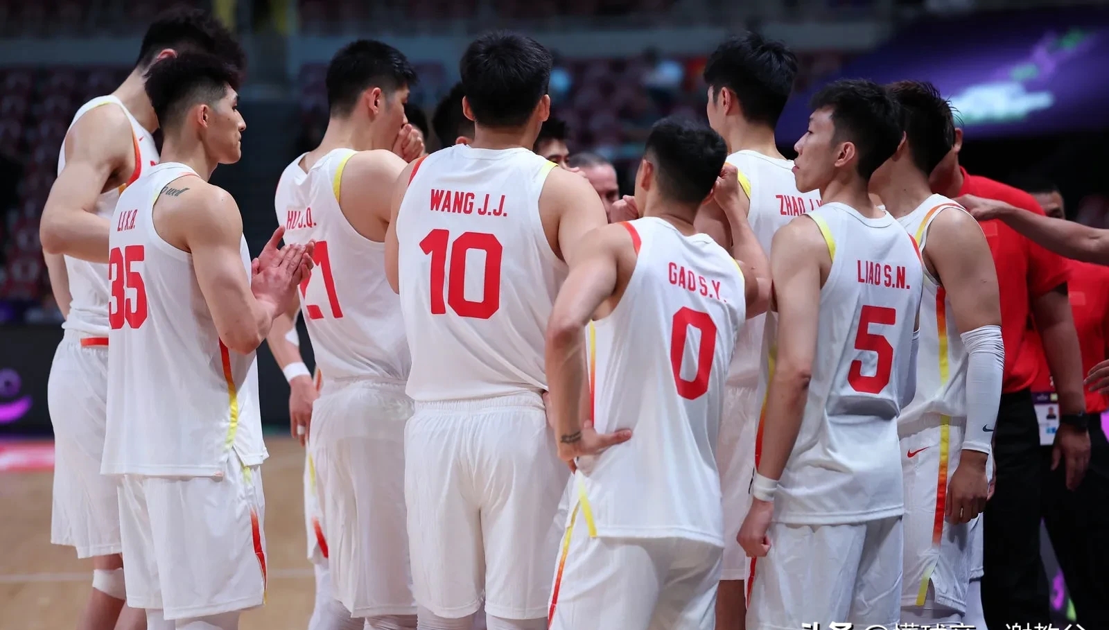 广东队在场上力挫对手，继续领跑比赛