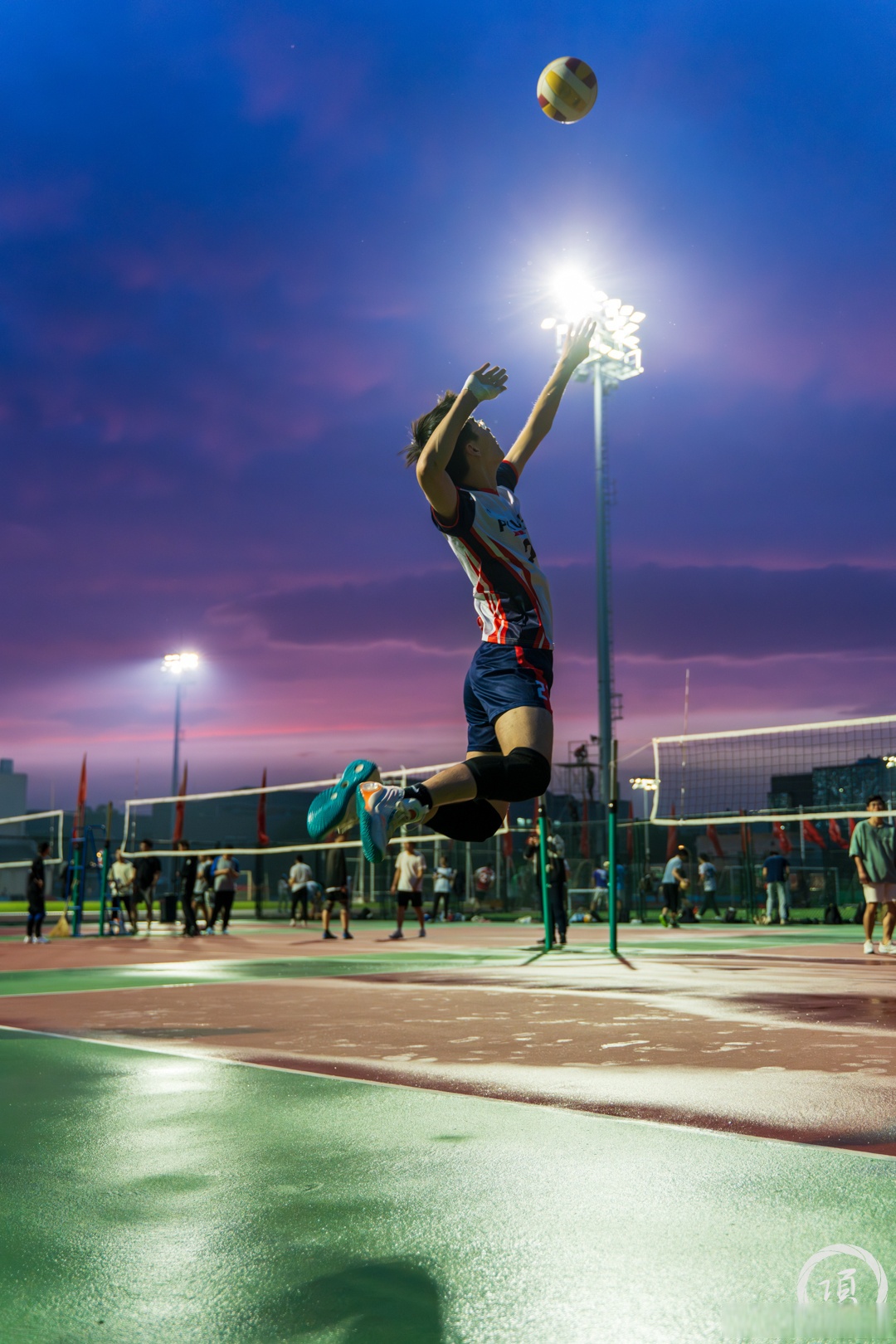 开云体育在线-球场内外的战斗让人热血沸腾！