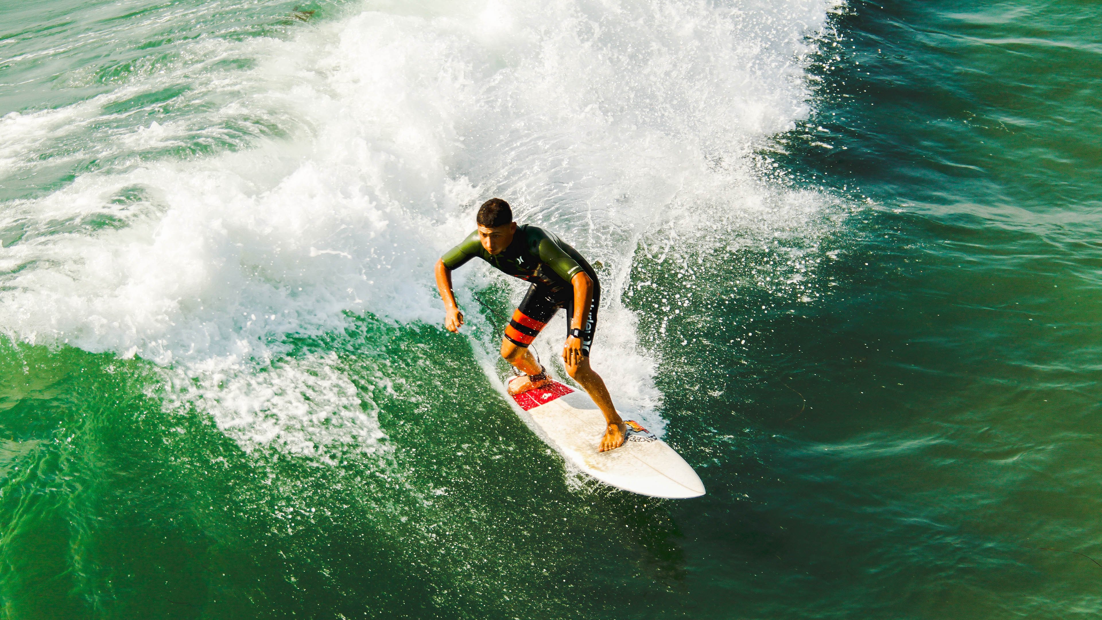 一球定江山，拉文关键绝杀助深圳队力克勇士，决胜时刻彰显英雄本色